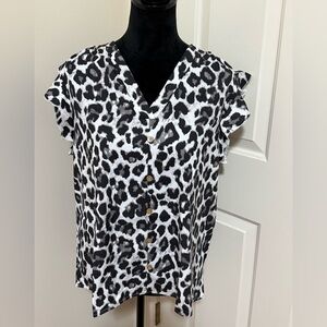 Black & White Leopard Print V-Neck Women's Top Size XL NEW